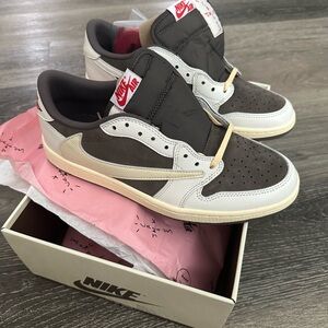 Travis Scott ‘Reverse Mocha’ Jordan 1 Low Men’s Size 10